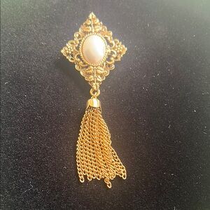 Elegant Gold Tassel Brooch